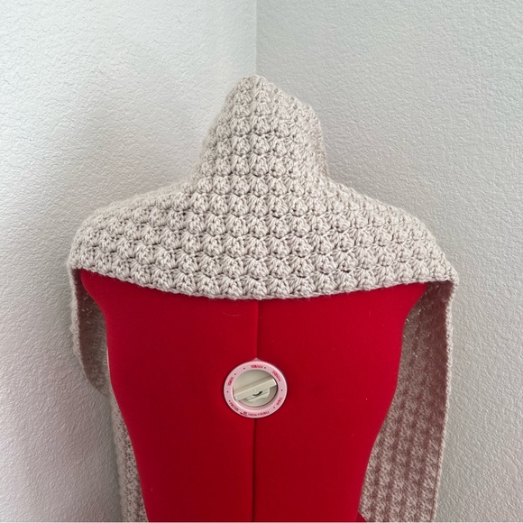 Winter Scarf With Buttons and Pockets Handmade Crochet New - Picture 3 of 8